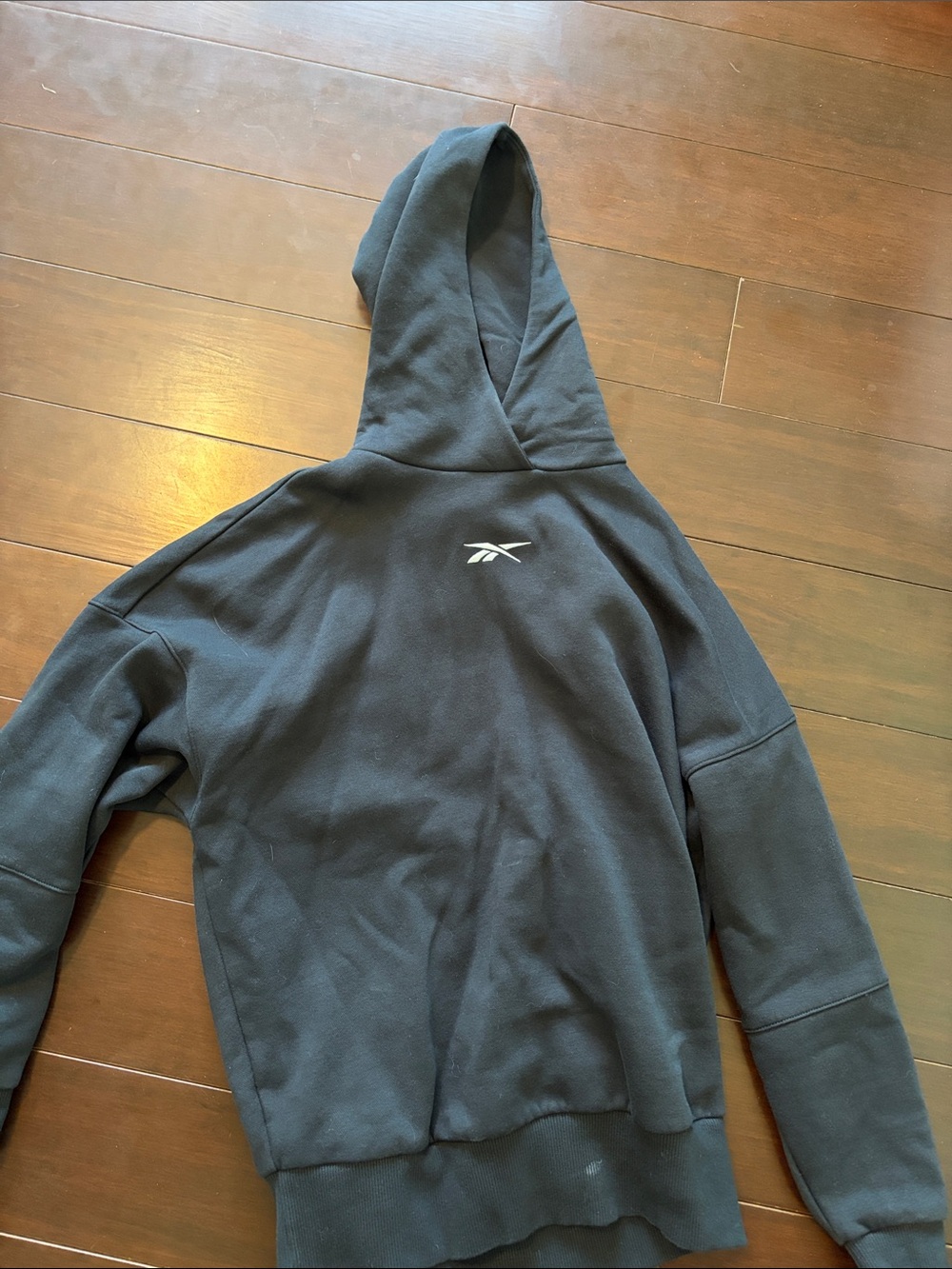 Black sweatshirt-Reebok